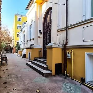 https://5-stars-high-hostel.bucharesthotelsnow.com